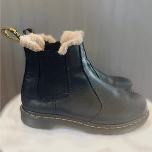 Dr. Martens Leon-ore Chelsea Boots – Black + Fur Lining